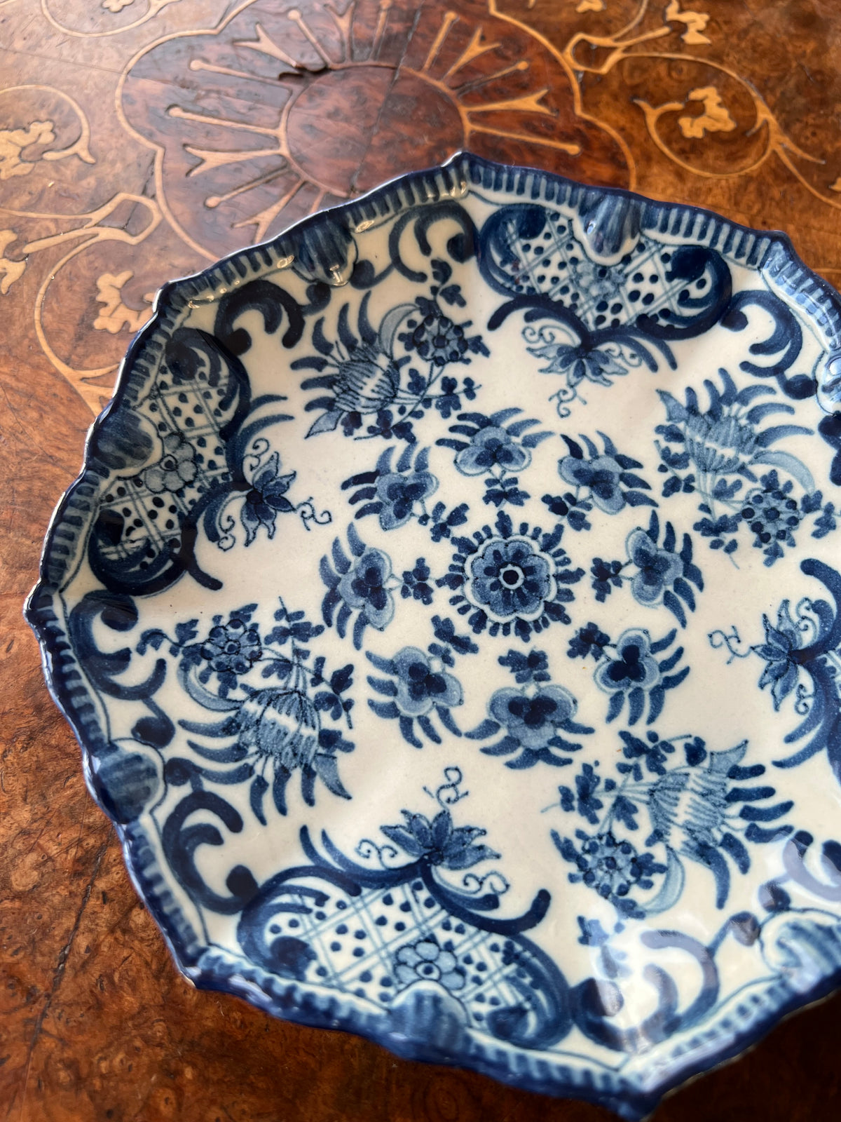 Vintage 1957 Royal Tichelaar Makkum Blue& White Decorative Plate - Hand-Painted with scalloped edge.
